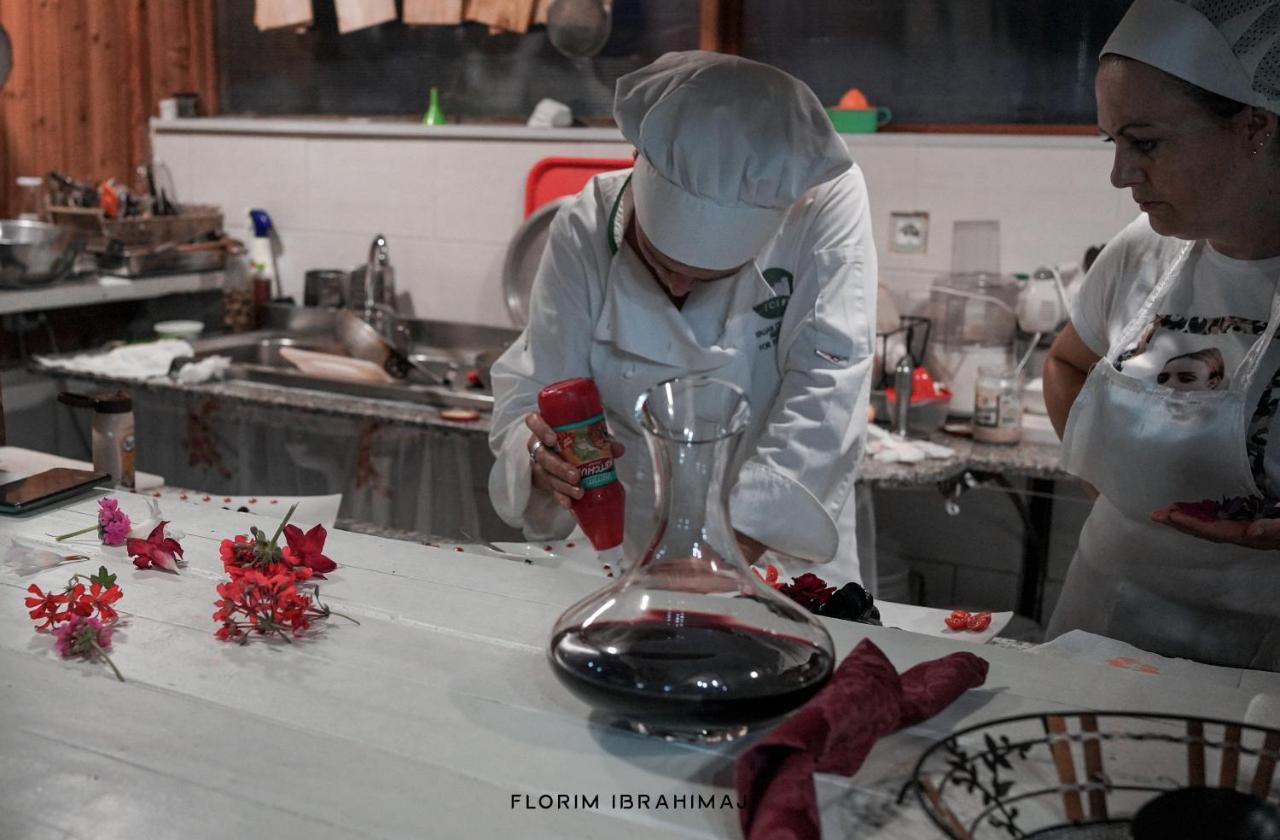 Keshtjella Syni Zi - Bujtine Hotel Shëngjin Buitenkant foto