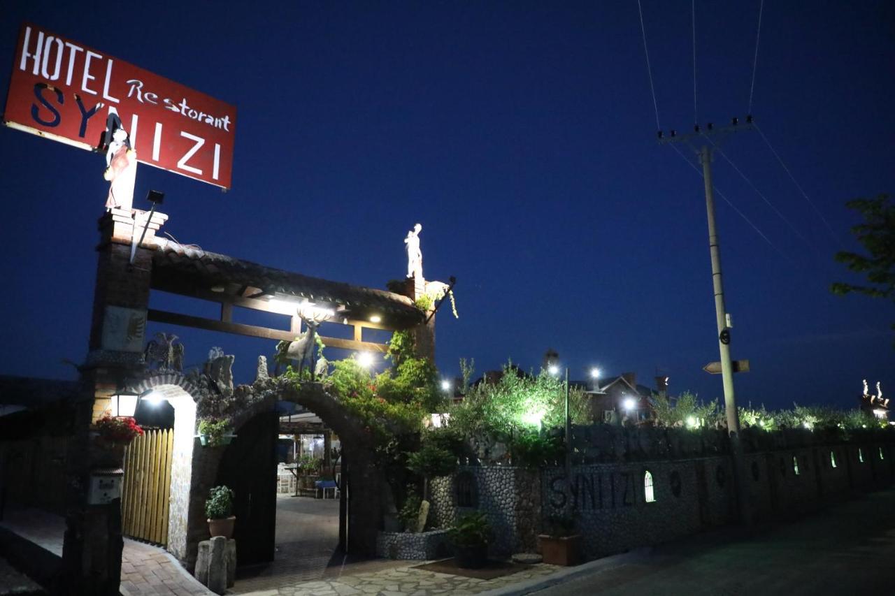 Keshtjella Syni Zi - Bujtine Hotel Shëngjin Buitenkant foto