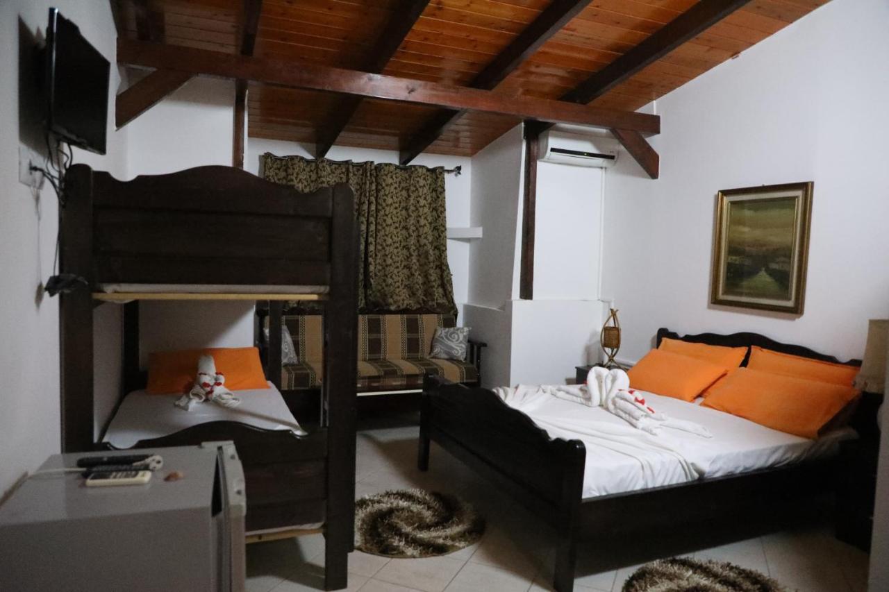Keshtjella Syni Zi - Bujtine Hotel Shëngjin Buitenkant foto