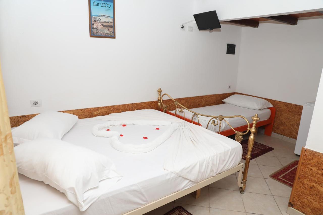 Keshtjella Syni Zi - Bujtine Hotel Shëngjin Buitenkant foto