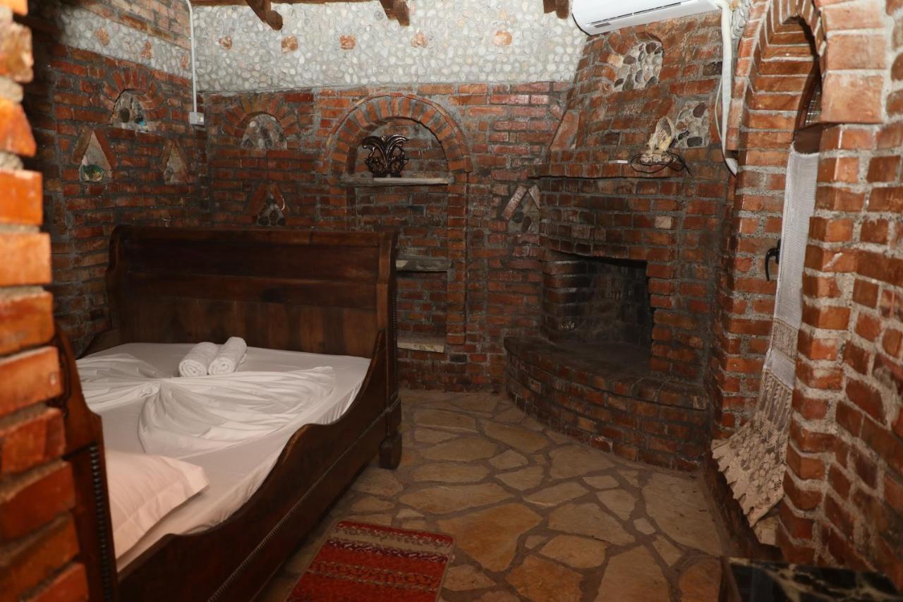 Keshtjella Syni Zi - Bujtine Hotel Shëngjin Buitenkant foto