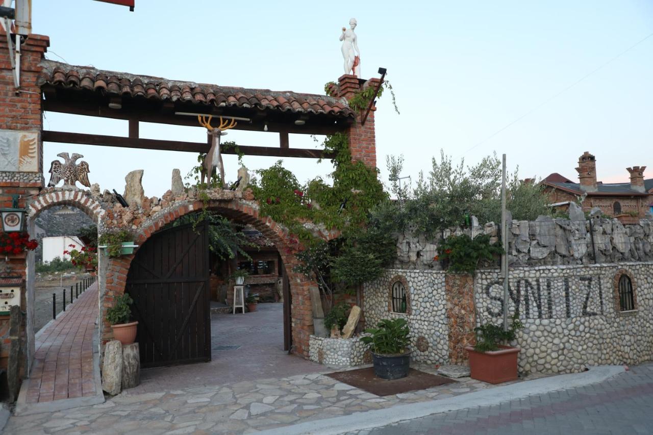 Keshtjella Syni Zi - Bujtine Hotel Shëngjin Buitenkant foto