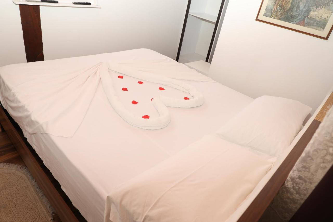 Keshtjella Syni Zi - Bujtine Hotel Shëngjin Buitenkant foto