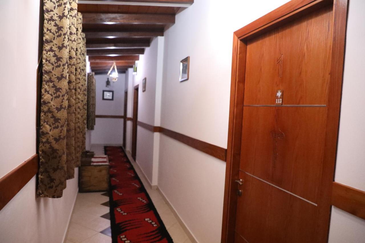 Keshtjella Syni Zi - Bujtine Hotel Shëngjin Buitenkant foto