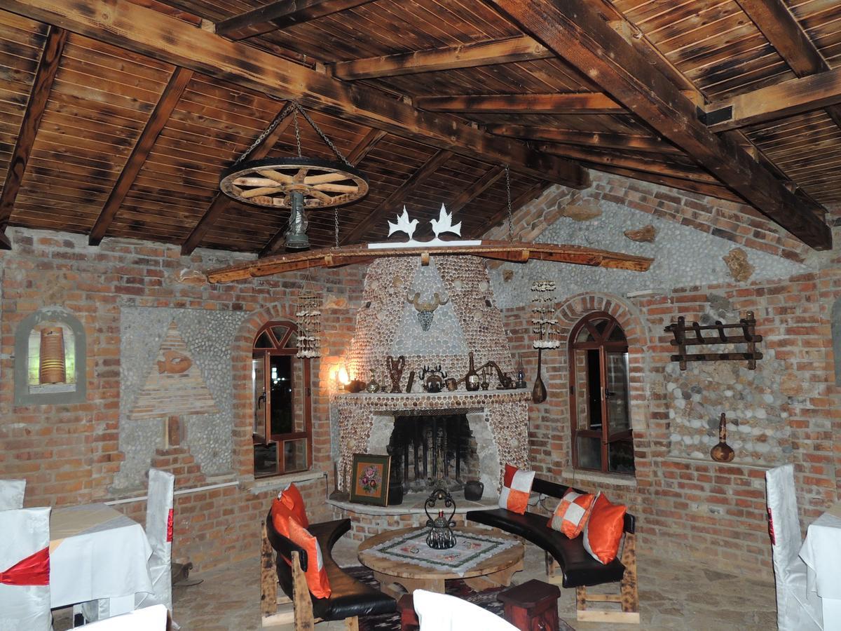 Keshtjella Syni Zi - Bujtine Hotel Shëngjin Buitenkant foto