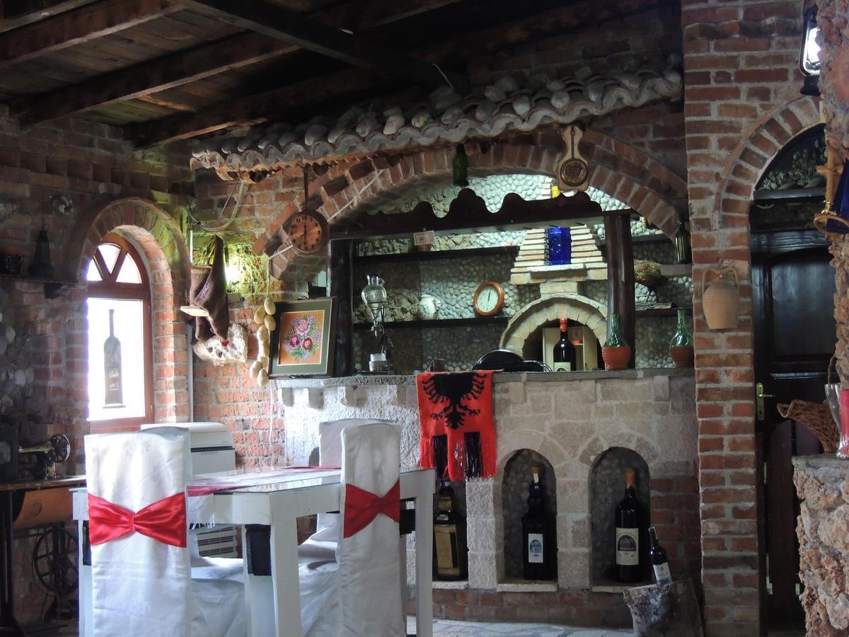 Keshtjella Syni Zi - Bujtine Hotel Shëngjin Buitenkant foto