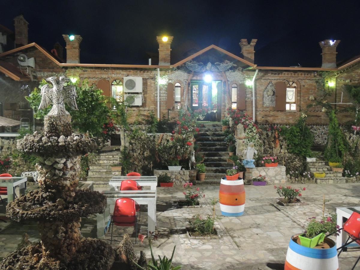 Keshtjella Syni Zi - Bujtine Hotel Shëngjin Buitenkant foto