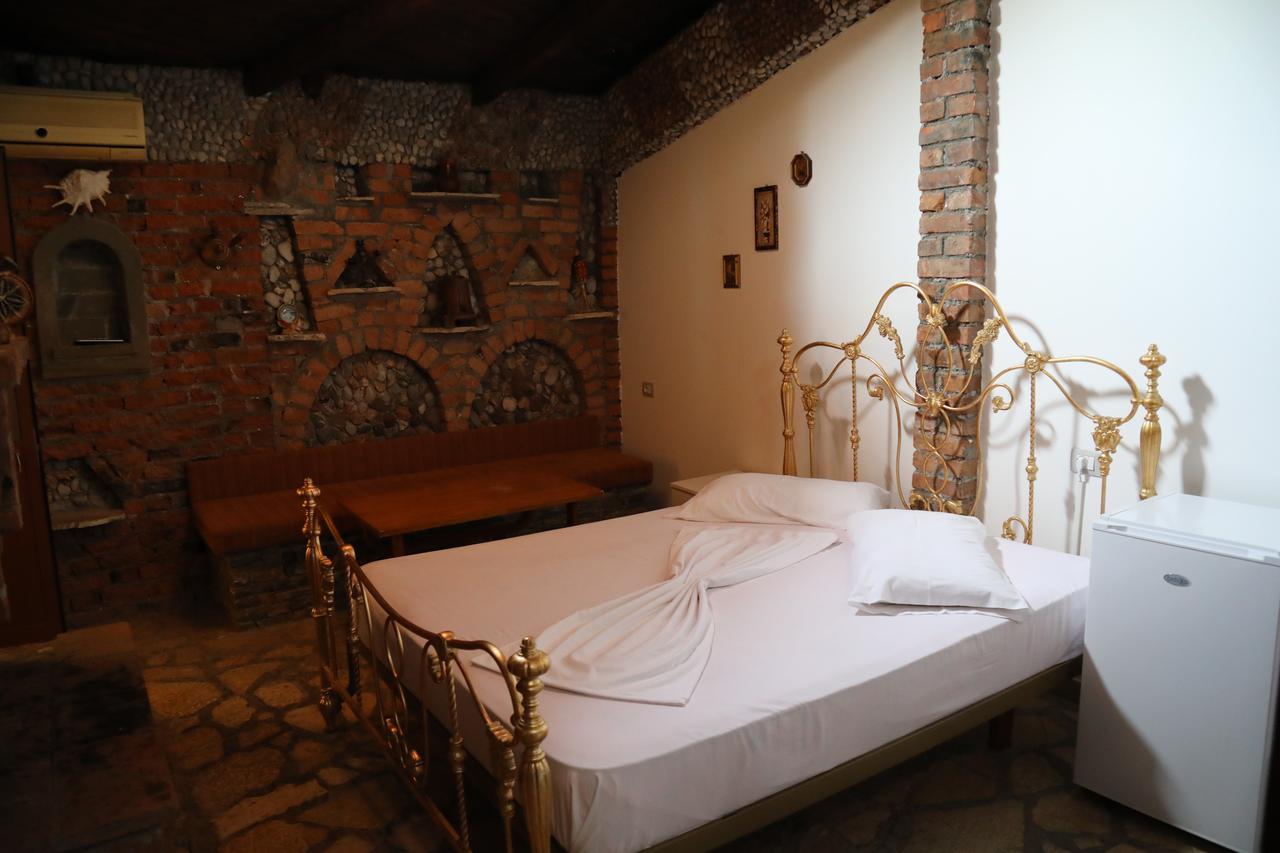 Keshtjella Syni Zi - Bujtine Hotel Shëngjin Buitenkant foto